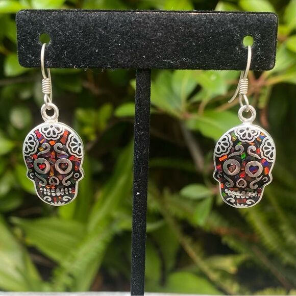 NWOT New Black/Red Skull "Day of the Dead” Dia de Los Muertos Earrings Halloween - Picture 1 of 3